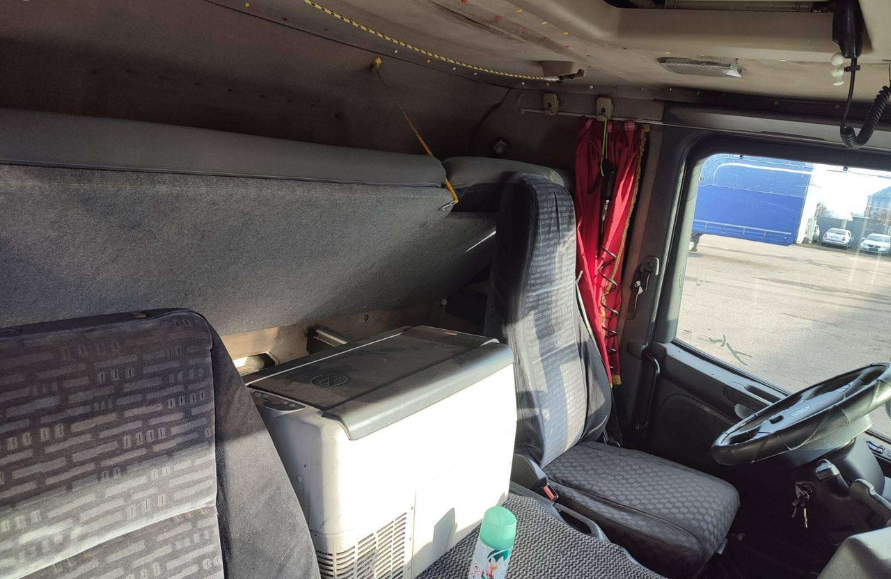 Autotransporter truck Scania P 380 LB: picture 11 Autotransporter truck Scania P 380 LB: picture 11