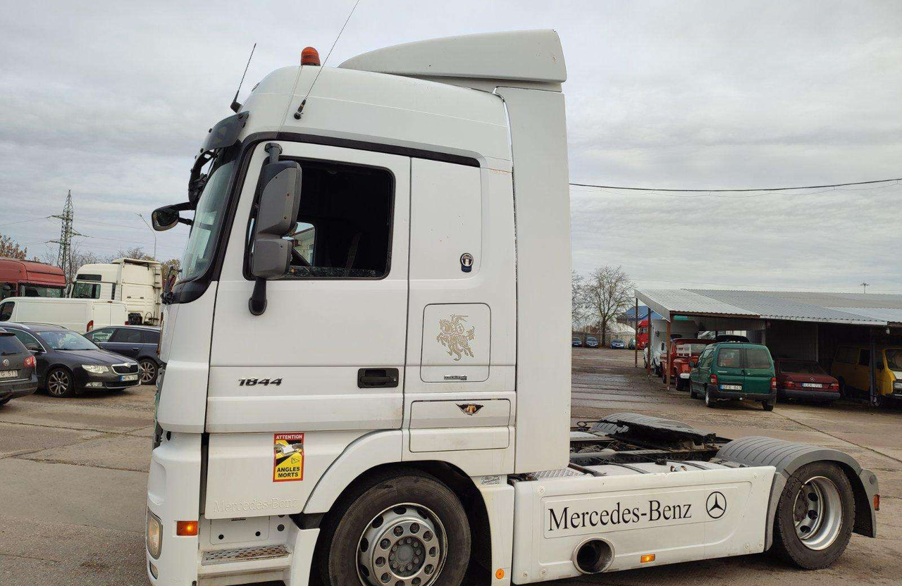Tractor unit Mercedes-Benz Actros 1844 LS: picture 8