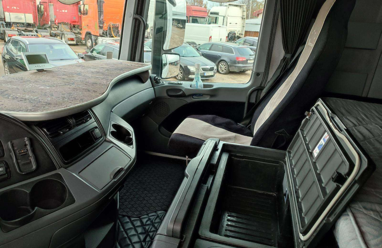 Tractor unit Mercedes-Benz Actros 1844 LS: picture 10