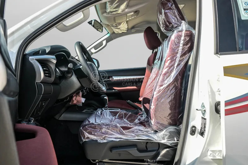 Pickup truck, Combi van Toyota Hilux  4X4 Double Cabin: picture 10