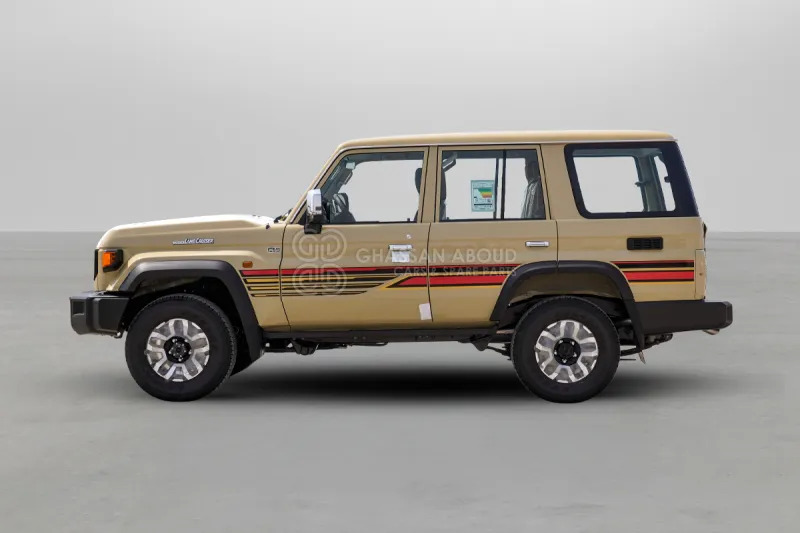 Toyota Land Cruiser HardTop LC76 4X4 - Car: picture 3 Toyota Land Cruiser HardTop LC76 4X4 - Car: picture 3