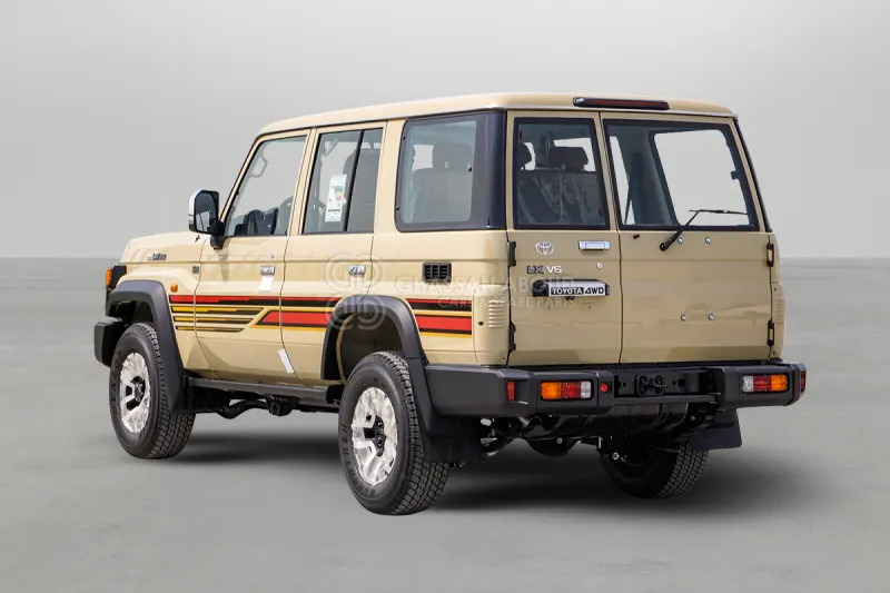 Toyota Land Cruiser HardTop LC76 4X4 - Car: picture 4 Toyota Land Cruiser HardTop LC76 4X4 - Car: picture 4