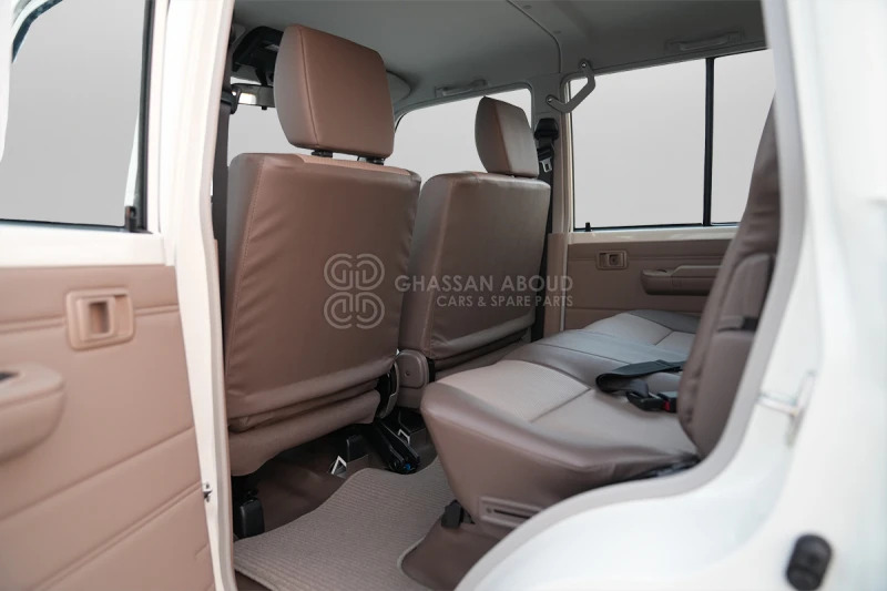 Pickup truck Toyota Land Cruiser Pick Up LC79 4X4 DC: picture 10