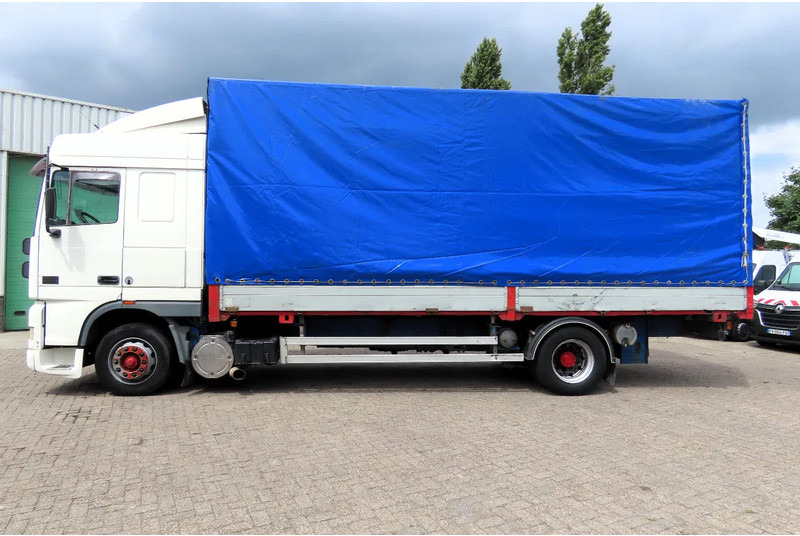 DAF XF 95.430 Manual diesel injection! Manual gearbox! - Curtainsider truck: picture 3 DAF XF 95.430 Manual diesel injection! Manual gearbox! - Curtainsider truck: picture 3