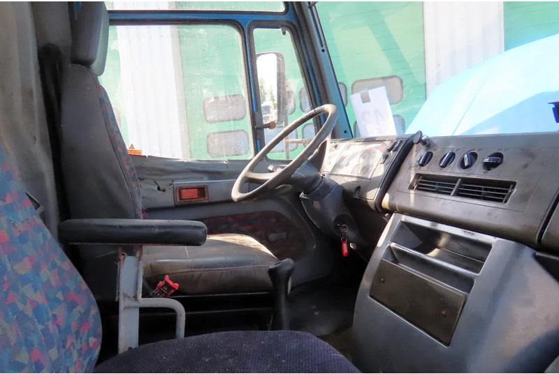 Panel van Mercedes-Benz Vario 812D: picture 13