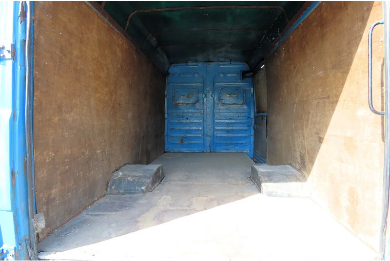 Panel van Mercedes-Benz Vario 812D: picture 10