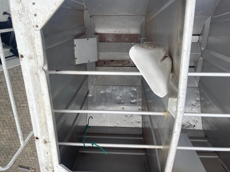 Tank semi-trailer TURBO'S HOET TSCI 7 COMP. SAF AXLES, AIR SUSPENSION: picture 16 Tank semi-trailer TURBO'S HOET TSCI 7 COMP. SAF AXLES, AIR SUSPENSION: picture 16