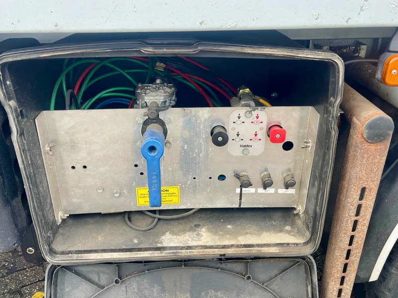 Tank semi-trailer TURBO'S HOET TSCI 7 COMP. SAF AXLES, AIR SUSPENSION: picture 17 Tank semi-trailer TURBO'S HOET TSCI 7 COMP. SAF AXLES, AIR SUSPENSION: picture 17