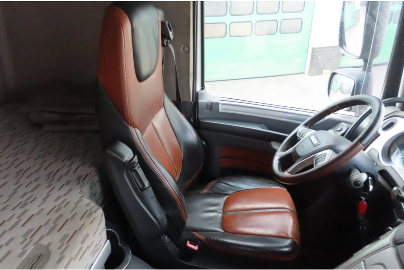 DAF XF 440 Retarder, Real leather, Frigo. Belgian truck! - Tractor unit: picture 4 DAF XF 440 Retarder, Real leather, Frigo. Belgian truck! - Tractor unit: picture 4
