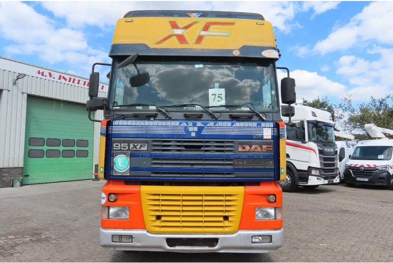 DAF XF 530 type E4, Manual!!! - Tractor unit: picture 3 DAF XF 530 type E4, Manual!!! - Tractor unit: picture 3