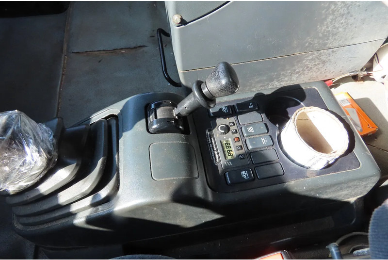 Tractor unit MAN TGA 18.460 Manual injection (euro2), Manual gearbox: picture 20