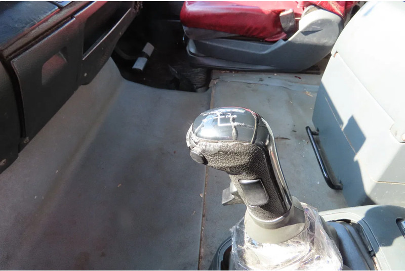 Tractor unit MAN TGA 18.460 Manual injection (euro2), Manual gearbox: picture 19
