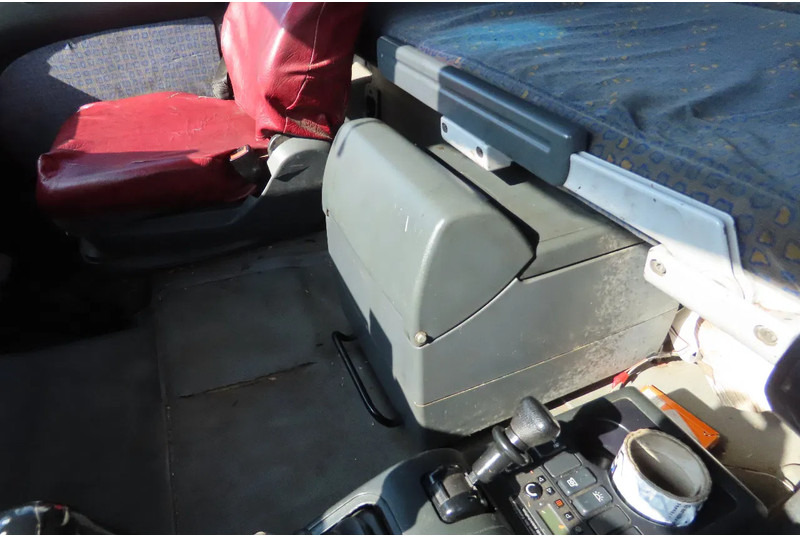 Tractor unit MAN TGA 18.460 Manual injection (euro2), Manual gearbox: picture 18