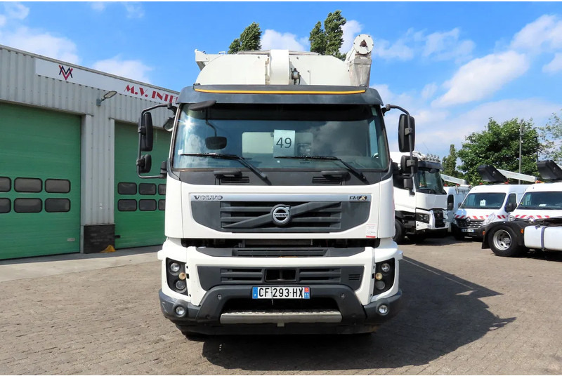 Volvo FMX 450 8x4 AUGER, radio control, 7 COMP. Full Volvo Service! . EXCELLENT condition - Tank truck: picture 4 Volvo FMX 450 8x4 AUGER, radio control, 7 COMP. Full Volvo Service! . EXCELLENT condition - Tank truck: picture 4