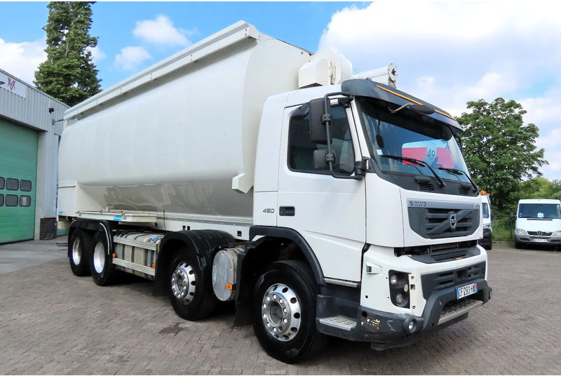 Volvo FMX 450 8x4 AUGER, radio control, 7 COMP. Full Volvo Service! . EXCELLENT condition - Tank truck: picture 3 Volvo FMX 450 8x4 AUGER, radio control, 7 COMP. Full Volvo Service! . EXCELLENT condition - Tank truck: picture 3