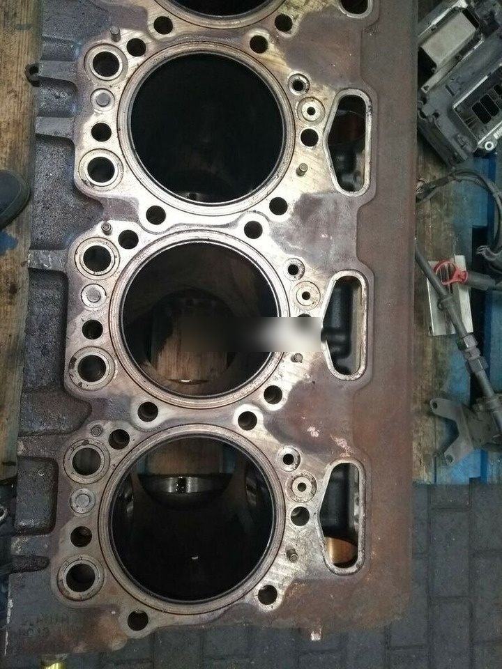 Scania ENGINE BLOCK Scania - Cylinder block for Truck: picture 4 Scania ENGINE BLOCK Scania - Cylinder block for Truck: picture 4