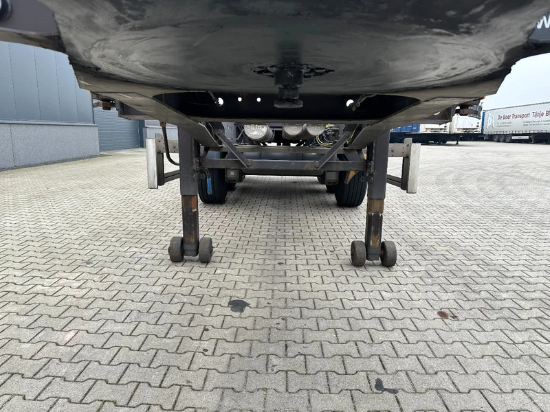 Container transporter/ Swap body semi-trailer Burg 20FT ADR (EX/II, EX/III, FL, AT) Chassis, Empty weight : 3.690kg, SAF INTRADISC, 2x Liftaxle, NL-chassis: picture 6 Container transporter/ Swap body semi-trailer Burg 20FT ADR (EX/II, EX/III, FL, AT) Chassis, Empty weight : 3.690kg, SAF INTRADISC, 2x Liftaxle, NL-chassis: picture 6