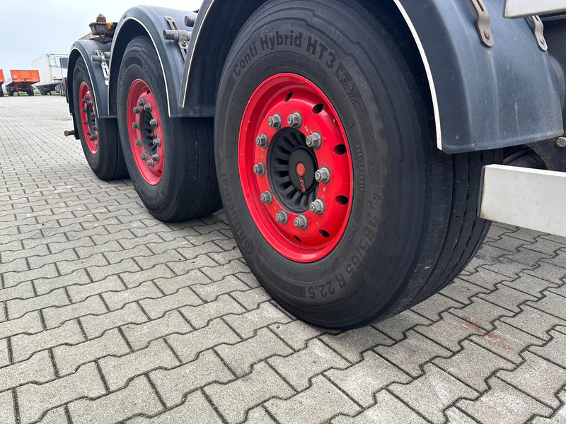 Container transporter/ Swap body semi-trailer Burg 20FT ADR (EX/II, EX/III, FL, AT) Chassis, Empty weight : 3.690kg, SAF INTRADISC, 2x Liftaxle, NL-chassis: picture 14 Container transporter/ Swap body semi-trailer Burg 20FT ADR (EX/II, EX/III, FL, AT) Chassis, Empty weight : 3.690kg, SAF INTRADISC, 2x Liftaxle, NL-chassis: picture 14