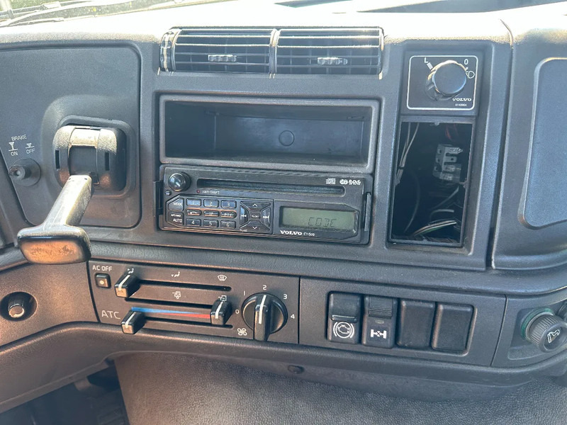 Tractor unit Volvo FM 7.290 MANUAL GEARBOX / EURO-3 / 570TKM / AIRCO / NL-truck + APK: 01/2026: picture 20