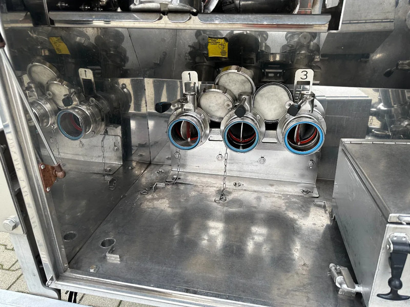 Tank semi-trailer for transportation of food Van Hool LEVENSMIDDELEN / 39.000L / 3-KAMMER / INOX / NL-Auflieger / APK: 05/2026: picture 8 Tank semi-trailer for transportation of food Van Hool LEVENSMIDDELEN / 39.000L / 3-KAMMER / INOX / NL-Auflieger / APK: 05/2026: picture 8