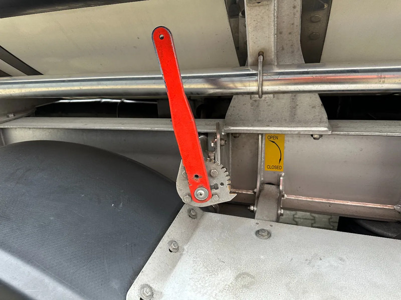 Tank semi-trailer for transportation of food Van Hool LEVENSMIDDELEN / 39.000L / 3-KAMMER / INOX / NL-Auflieger / APK: 05/2026: picture 20 Tank semi-trailer for transportation of food Van Hool LEVENSMIDDELEN / 39.000L / 3-KAMMER / INOX / NL-Auflieger / APK: 05/2026: picture 20