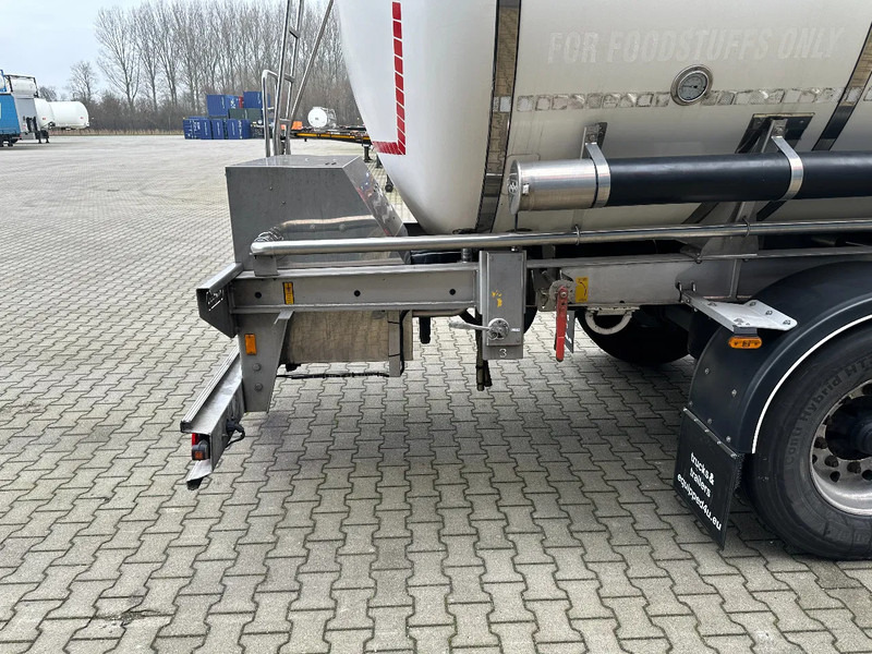 Tank semi-trailer for transportation of food Van Hool LEVENSMIDDELEN / 39.000L / 3-KAMMER / INOX / NL-Auflieger / APK: 05/2026: picture 18 Tank semi-trailer for transportation of food Van Hool LEVENSMIDDELEN / 39.000L / 3-KAMMER / INOX / NL-Auflieger / APK: 05/2026: picture 18