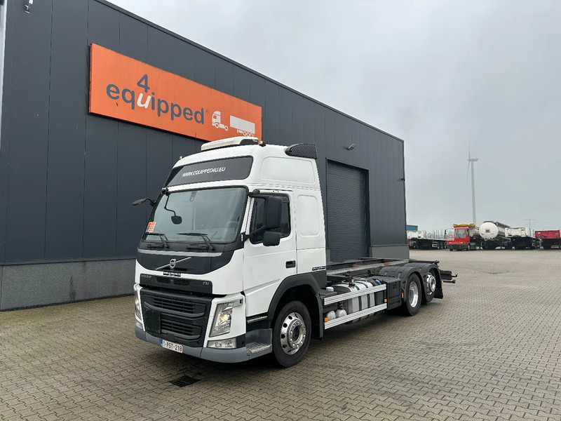 Volvo FM 380 Globetrotter 6x2, ADR (FL, AT, OX), LIFT/STEER, 636.183km - Cab chassis truck: picture 1 Volvo FM 380 Globetrotter 6x2, ADR (FL, AT, OX), LIFT/STEER, 636.183km - Cab chassis truck: picture 1