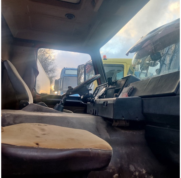 Container transporter/ Swap body truck Scania 82-H: picture 8