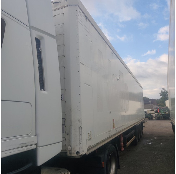 Schmitz Cargobull SKI 24 - Closed box semi-trailer: picture 4 Schmitz Cargobull SKI 24 - Closed box semi-trailer: picture 4