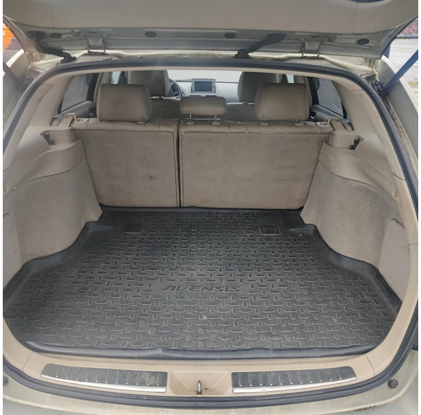Car Toyota Avensis: picture 11