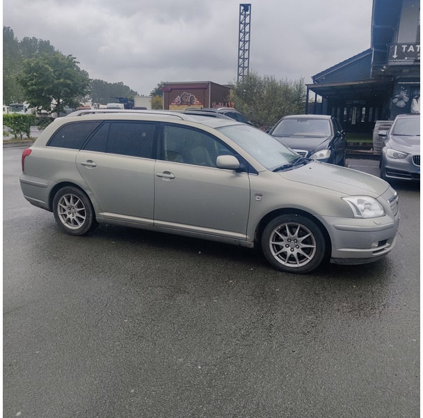 Car Toyota Avensis: picture 7