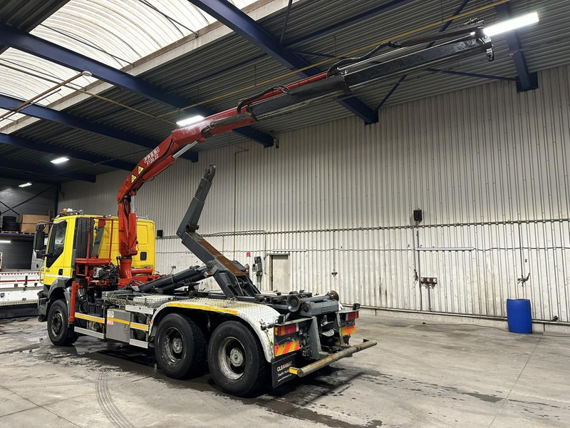 Iveco TRAKKER 350 6x4 HOOKLIFT + CRANE FASSI F120.22 (5/6 F) - *342.000km* - STEEL SPRING / BIG AXLES - AS TRONIC AUTOMATIC GEARBOX - Hook lift truck, Crane truck: picture 4 Iveco TRAKKER 350 6x4 HOOKLIFT + CRANE FASSI F120.22 (5/6 F) - *342.000km* - STEEL SPRING / BIG AXLES - AS TRONIC AUTOMATIC GEARBOX - Hook lift truck, Crane truck: picture 4