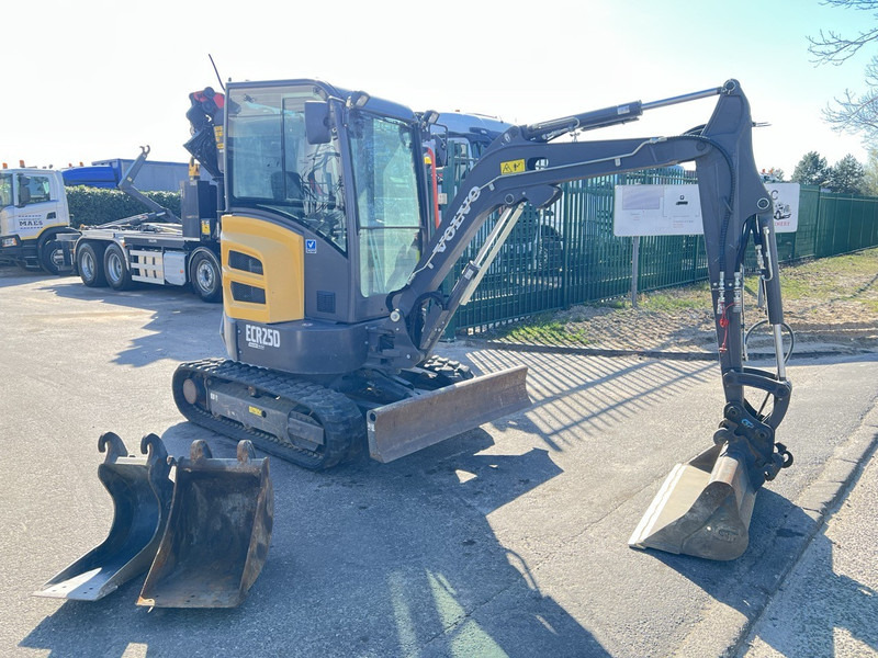 Volvo ECR25D 3 BAKKEN - 635 UREN - SLOOP + SORTEERFUNCTIE - EXTRA HYDR. LEIDINGEN - Mini excavator: picture 3 Volvo ECR25D 3 BAKKEN - 635 UREN - SLOOP + SORTEERFUNCTIE - EXTRA HYDR. LEIDINGEN - Mini excavator: picture 3