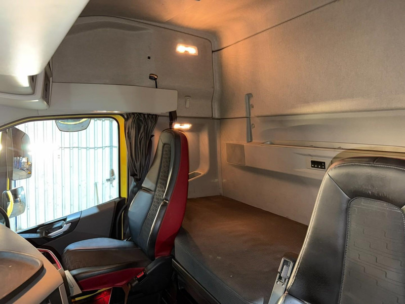 Curtainsider truck Volvo FH 460 8x4 TRIDEM CURTAINSIDE BOX 8m50 / BDF / SILO COMPRESSOR - *FULL AIR* - EURO 6 - LIFT + STEERING AXLE - BE TRUCK: picture 17