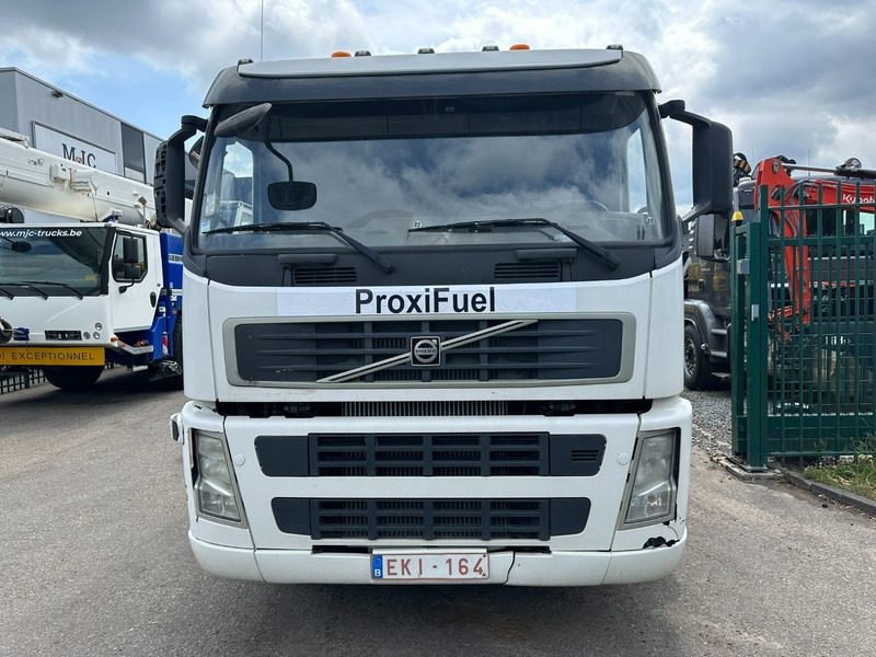 Volvo FM 450 6x2 19.000L - 5 COMP. FUEL TANKER / CITERNE - LIFT + STEERING AXLE - EURO 5 - - Tank truck: picture 2 Volvo FM 450 6x2 19.000L - 5 COMP. FUEL TANKER / CITERNE - LIFT + STEERING AXLE - EURO 5 - - Tank truck: picture 2