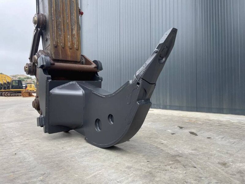 Smitma CW40 Ripper - Attachment for Construction machinery: picture 2 Smitma CW40 Ripper - Attachment for Construction machinery: picture 2