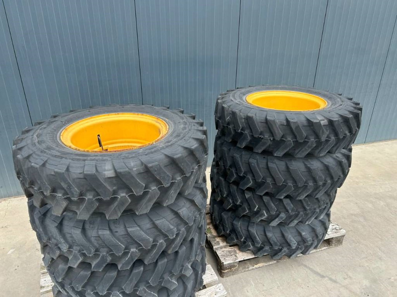 Bridgestone 1000 x 20 Set / 10.00 x 20: 4x2 Tyres - Wheels and tires for Construction machinery: picture 3 Bridgestone 1000 x 20 Set / 10.00 x 20: 4x2 Tyres - Wheels and tires for Construction machinery: picture 3