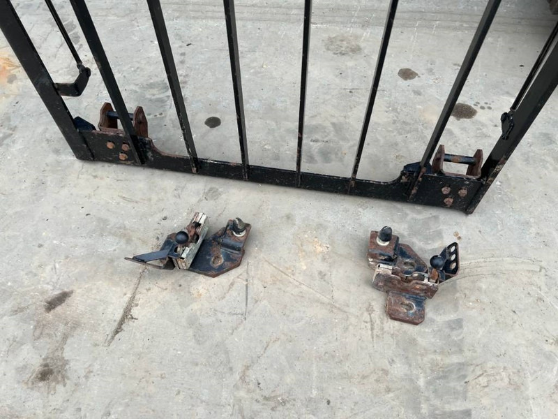 Cat 313D / M315D / 320D / 325D / 330D / 345C / 365C / - Cab and interior for Construction machinery: picture 4 Cat 313D / M315D / 320D / 325D / 330D / 345C / 365C / - Cab and interior for Construction machinery: picture 4