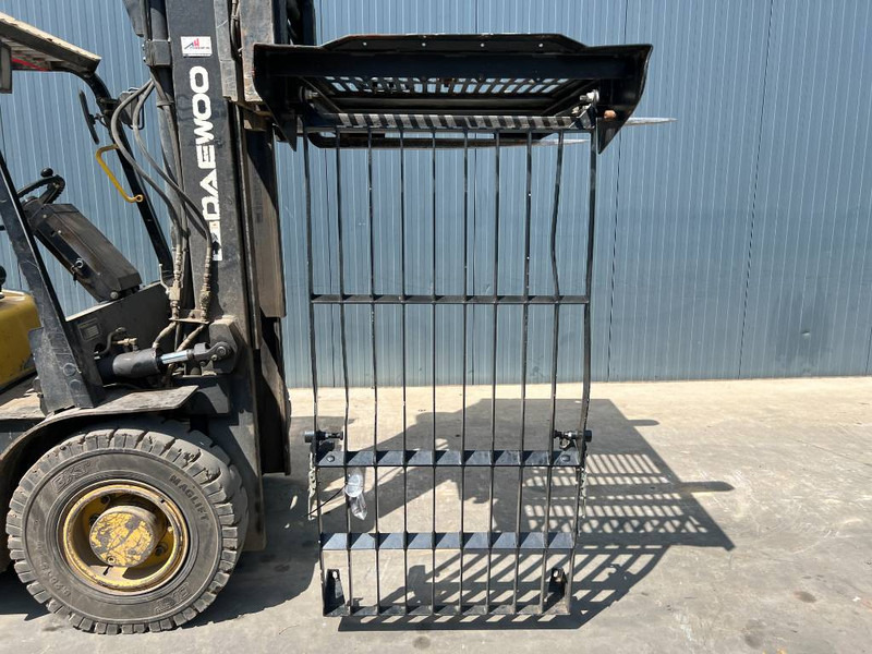 Cat 313E / 320F / 323E / 325F / 329E / 330F / 336E / - Cab and interior for Construction machinery: picture 3 Cat 313E / 320F / 323E / 325F / 329E / 330F / 336E / - Cab and interior for Construction machinery: picture 3