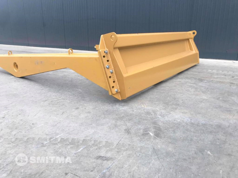 Cat 725C - Tail lift for Construction machinery: picture 2 Cat 725C - Tail lift for Construction machinery: picture 2