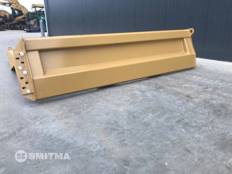 Cat 725C - Tail lift for Construction machinery: picture 5 Cat 725C - Tail lift for Construction machinery: picture 5