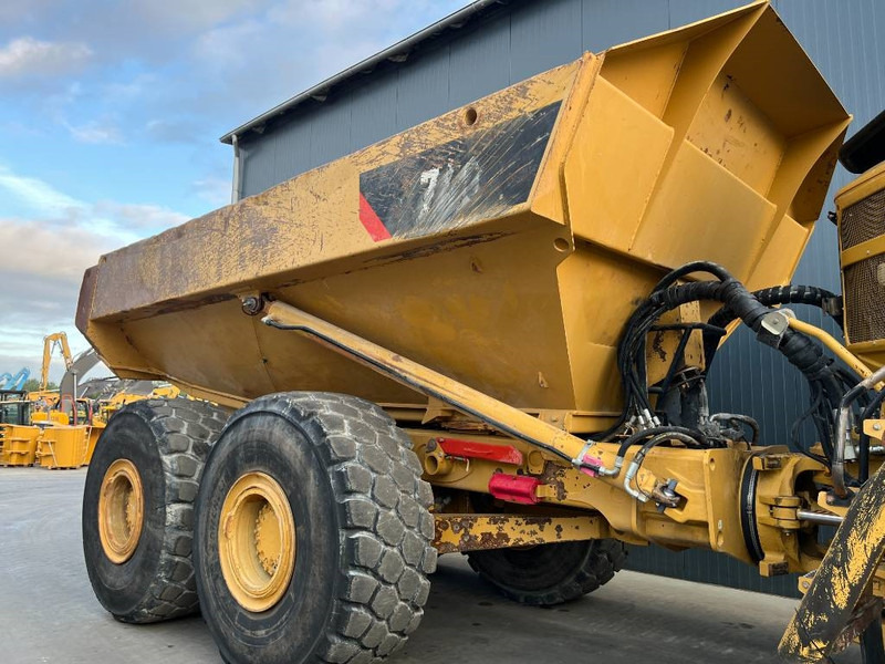 Articulated dumper Cat 740: picture 19