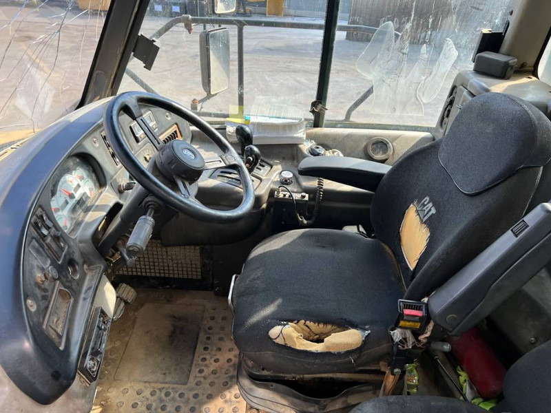 Articulated dumper Cat 740: picture 8