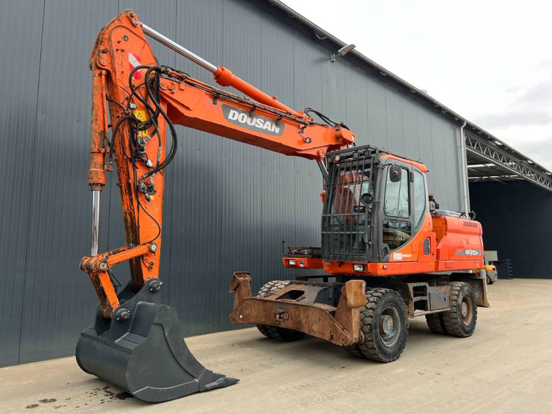 Wheel excavator Doosan DX210W: picture 1