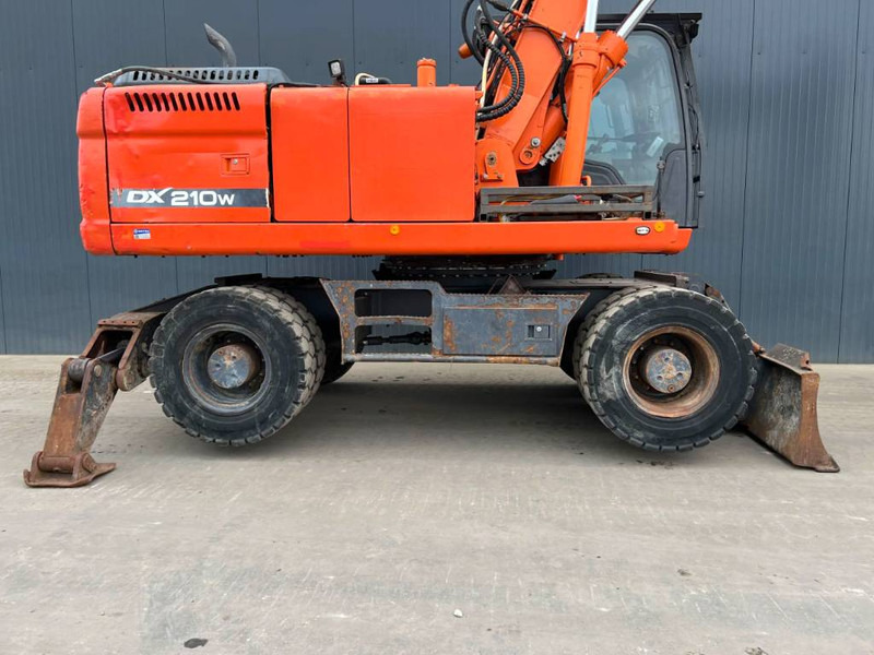 Wheel excavator Doosan DX210W: picture 9