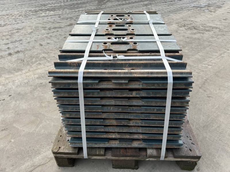 Hyundai R210 / R215 / R220 Shoes - Frame/ Chassis for Construction machinery: picture 5 Hyundai R210 / R215 / R220 Shoes - Frame/ Chassis for Construction machinery: picture 5