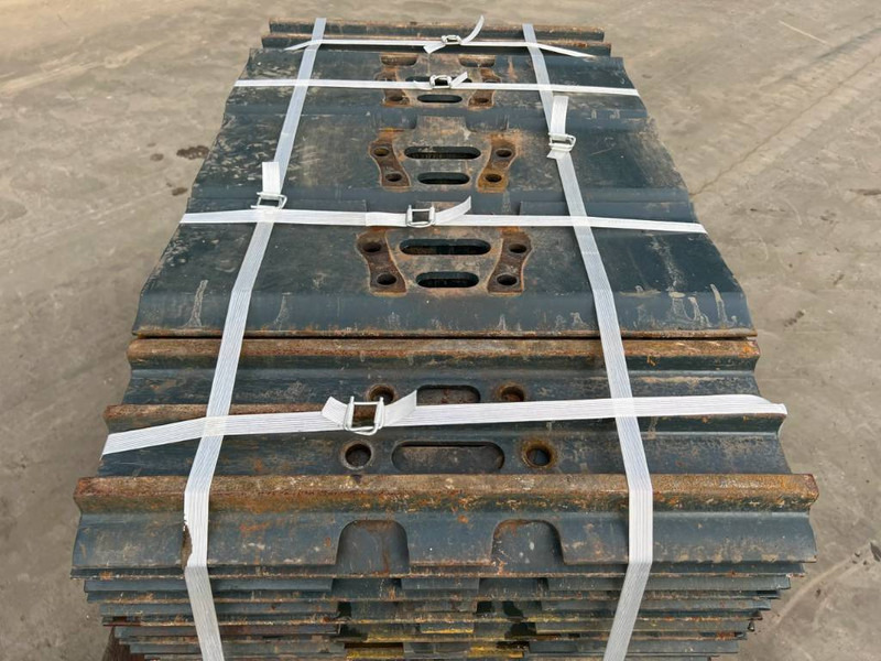 Hyundai R210 / R215 / R220 Shoes - Frame/ Chassis for Construction machinery: picture 2 Hyundai R210 / R215 / R220 Shoes - Frame/ Chassis for Construction machinery: picture 2
