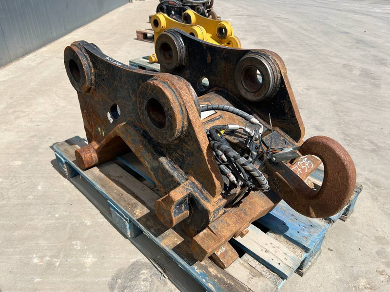 Verachtert CW45S - 330F - Quick coupler for Construction machinery: picture 3 Verachtert CW45S - 330F - Quick coupler for Construction machinery: picture 3