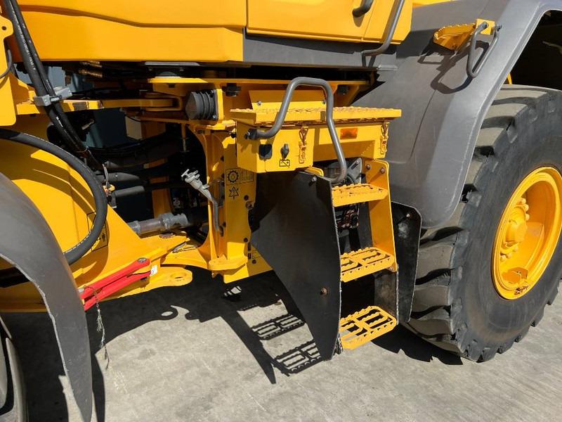 Wheel loader Volvo L90H: picture 10