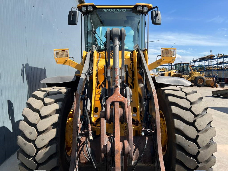 Wheel loader Volvo L90H: picture 13